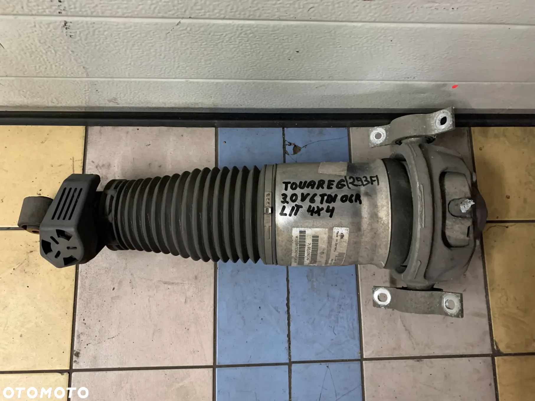 VW TOUAREG I 06R 3.0 V6 AMORTYZATOR PNEUMATYCZNY LEWY TYŁ 7L6512021AG - 1