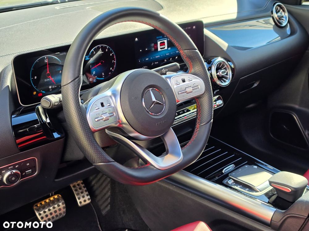 Mercedes-Benz GLA 250 4-Matic AMG Line - 12