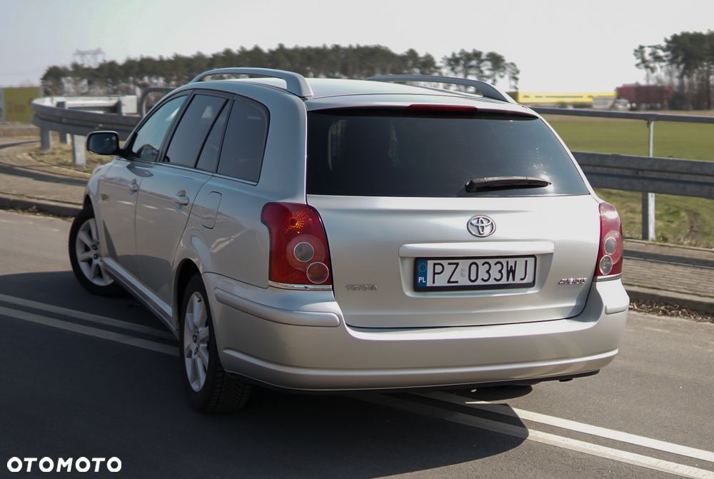 Toyota Avensis 1.8 VVT-i Sol - 2