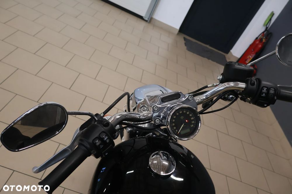 Harley-Davidson Sportster Custom 1200C - 8