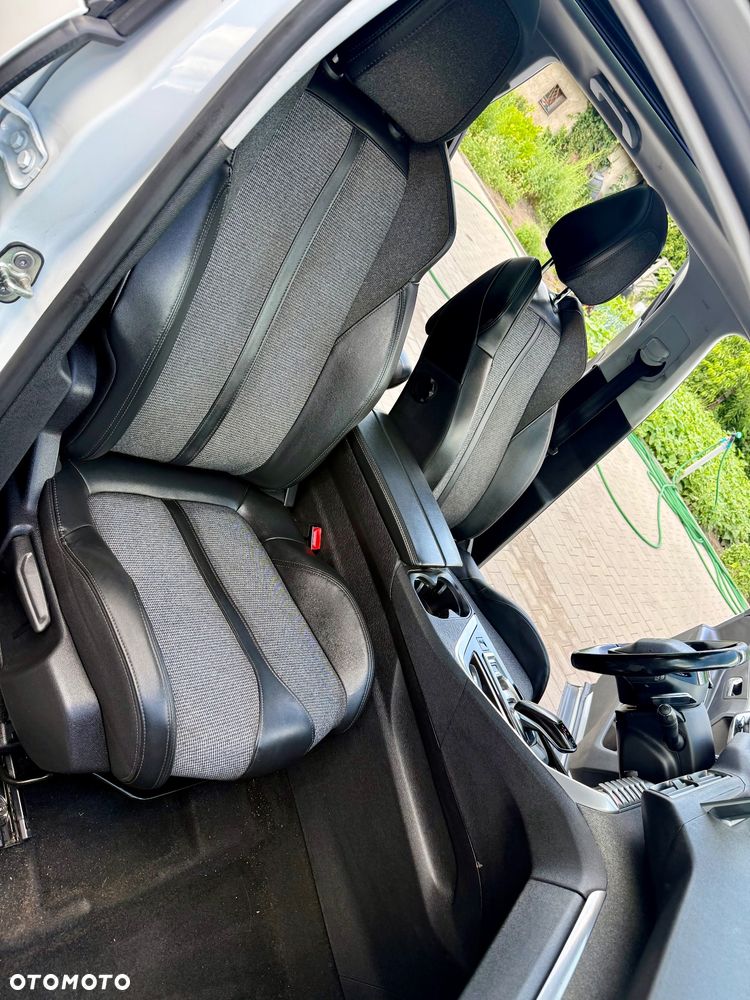 Peugeot 5008 PureTech 130 EAT8 Stop & Start Allure Pack - 17