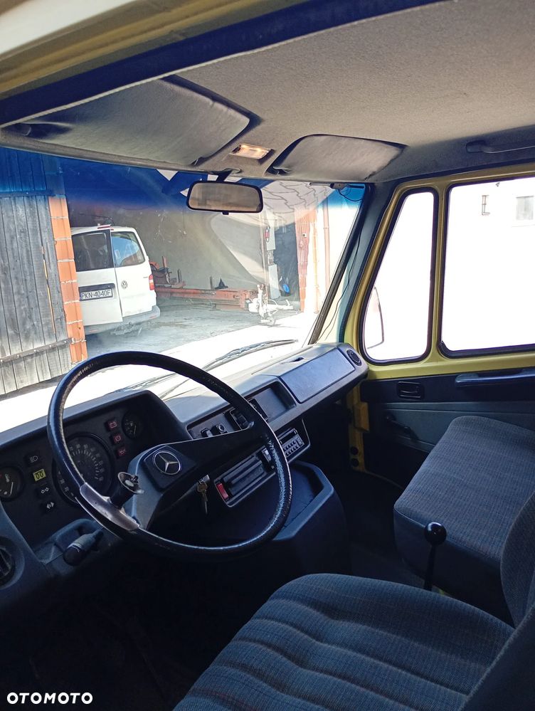 Mercedes-Benz 208D - 4