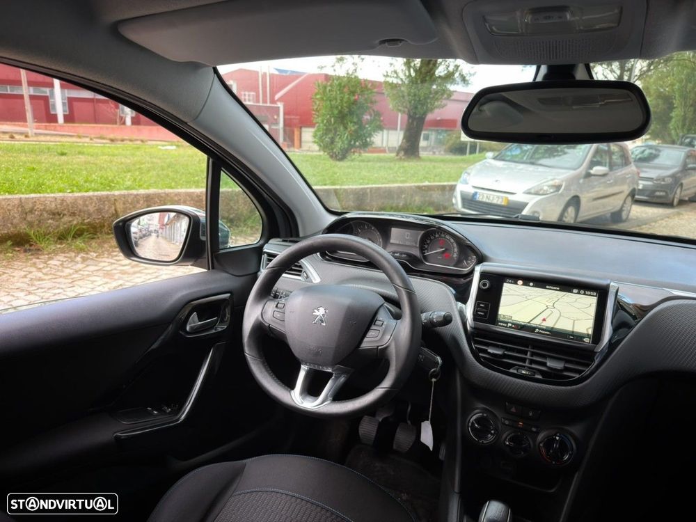 Peugeot 208 1.2 PureTech Signature - 15