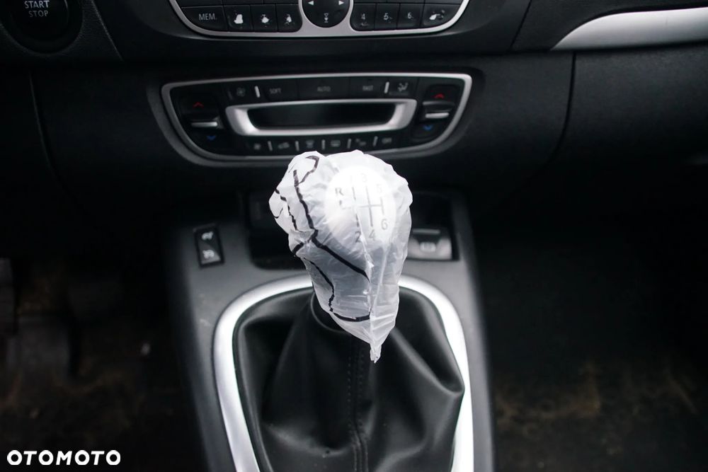 Auto na części - Renault Megane Scenic III 1.4 TCE 130 KM H4JA700 TENNJ 2011R Silnik Skrzynia Drzwi Klapa Zderzak Lampa Szyba Lusterko Klamka Deska Kokpit Sterownik Moduł Czujnik Licznik Wyświetlacz Kierownica Panel - 13