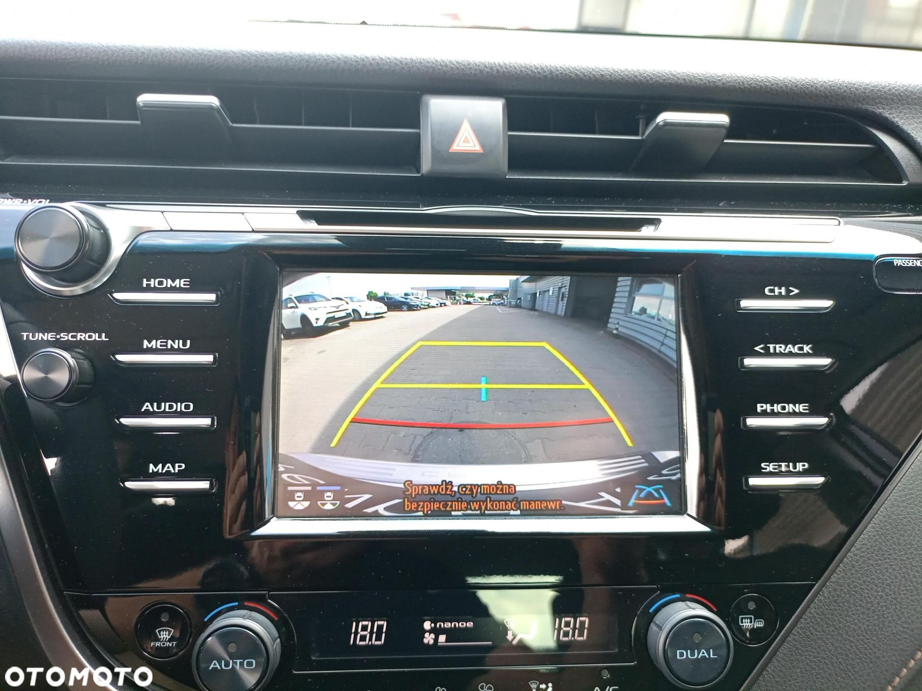 Toyota Camry - 17