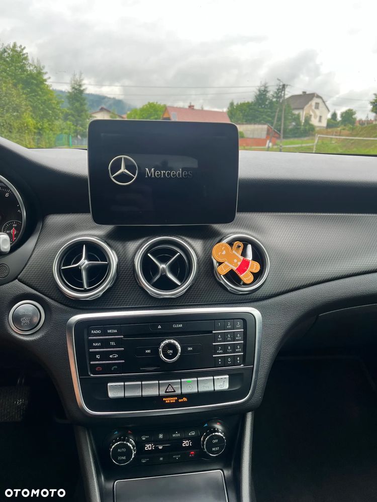 Mercedes-Benz GLA 200 7G-DCT - 15