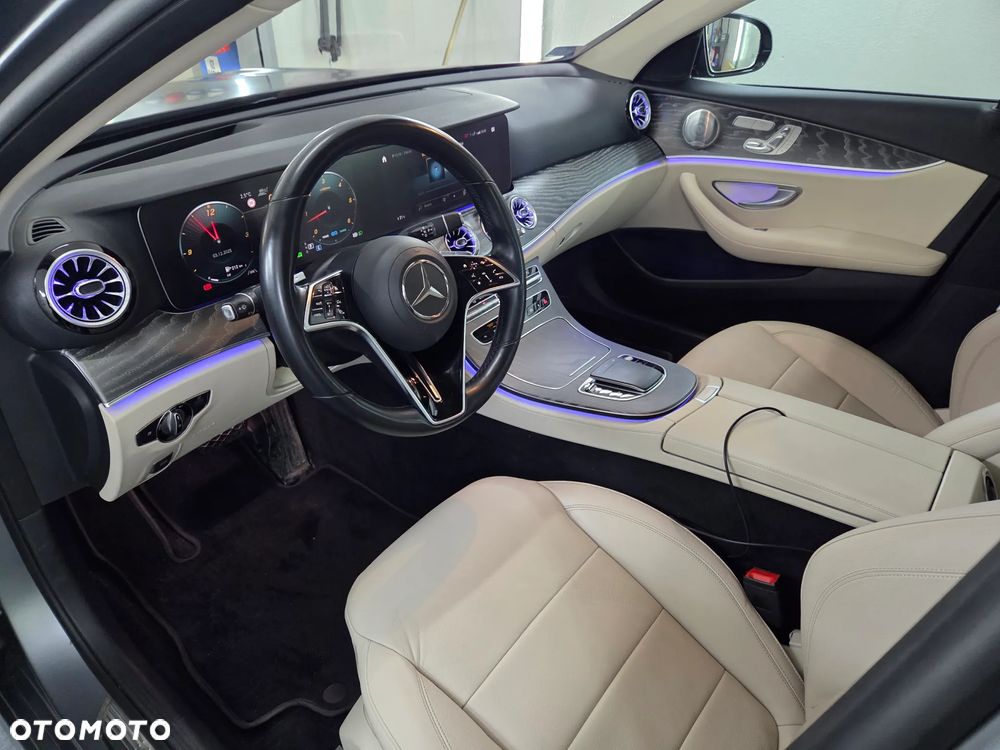 Mercedes-Benz Klasa E 300 d 4-Matic Exclusive - 29