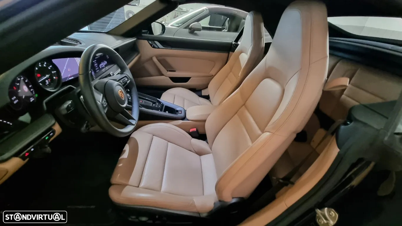 Porsche 911 (992) Carrera PDK - 19