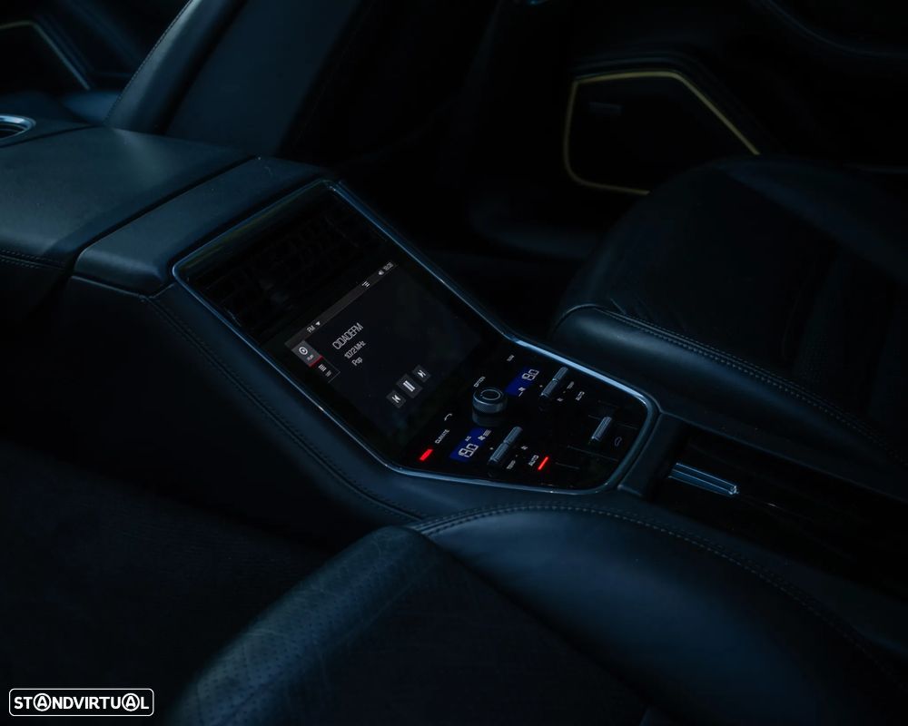 Porsche Panamera 4 E-Hybrid Executive - 17