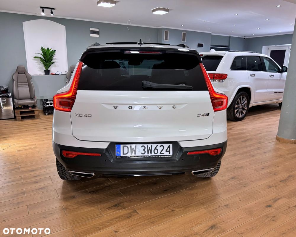Volvo XC 40 D4 AWD R-Design - 12