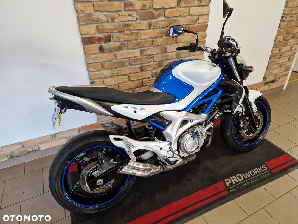 Suzuki Gladius - 12