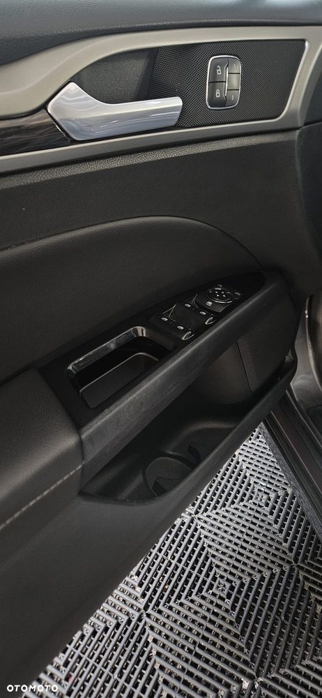 Ford Fusion - 12