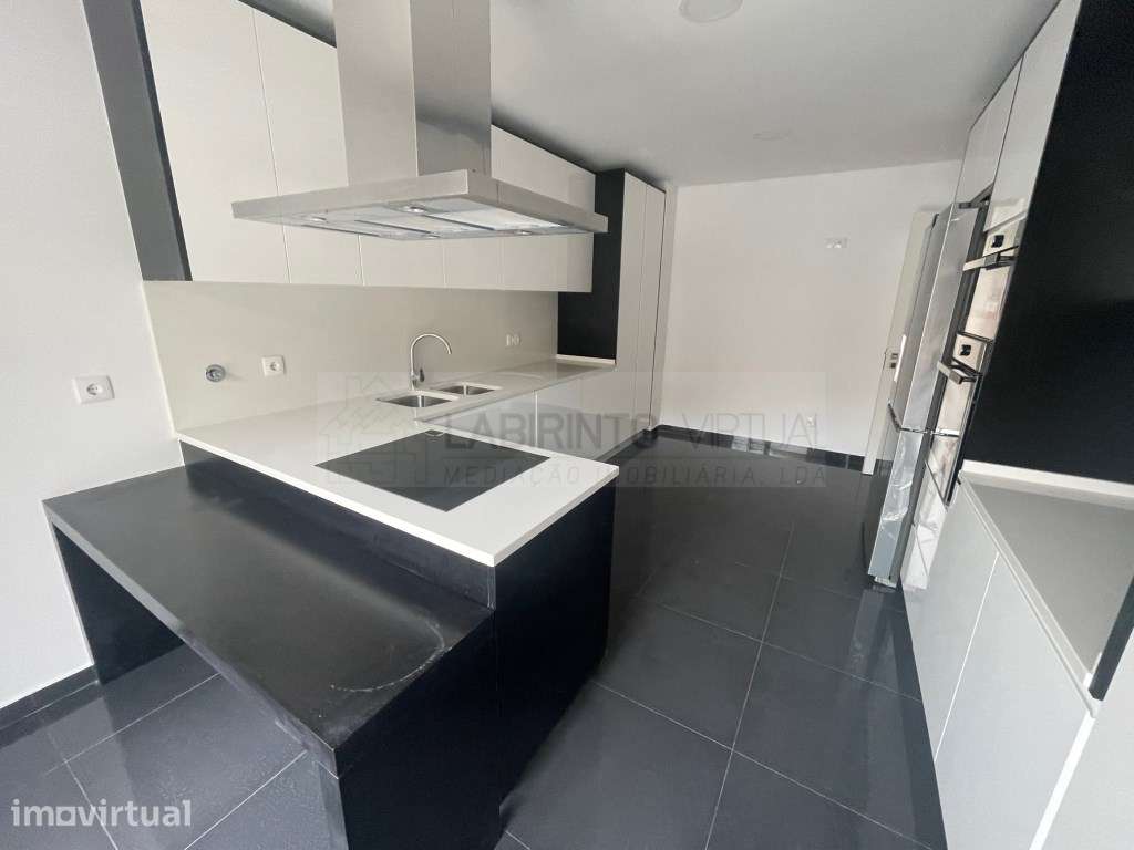 Vende-se magníficos T3 novos com terraço e garagem, nas Colinas do ... - Grande imagem: 2/13