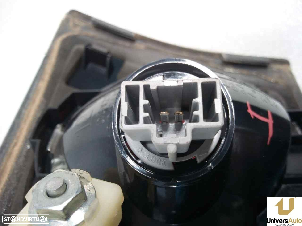 FAROLIM TRASEIRO ESQUERDO INTERIOR MAZDA 3 2003 -P2775 - 4