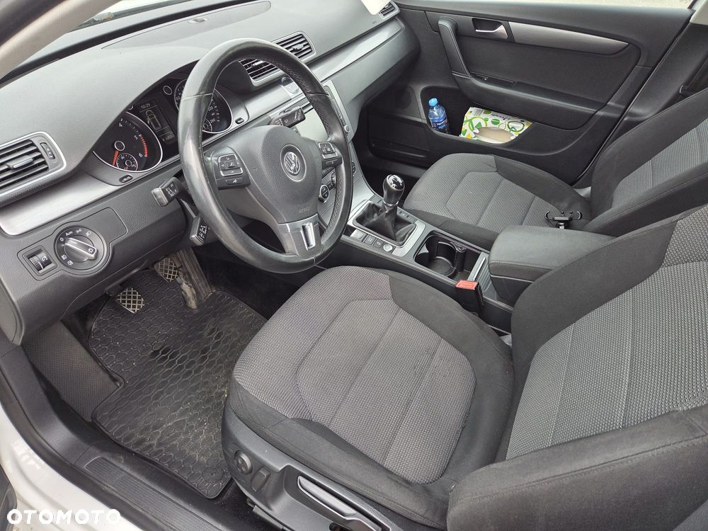 Volkswagen Passat 2.0 TDI Comfortline - 5