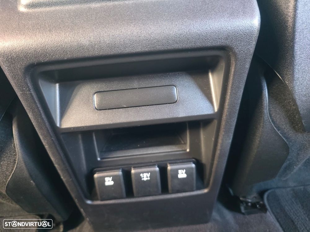 Land Rover Discovery Sport 2.0 TD4 HSE Luxury Auto - 18