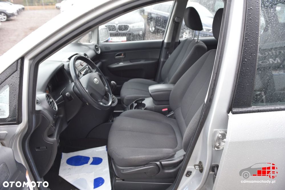 Kia Carens - 13