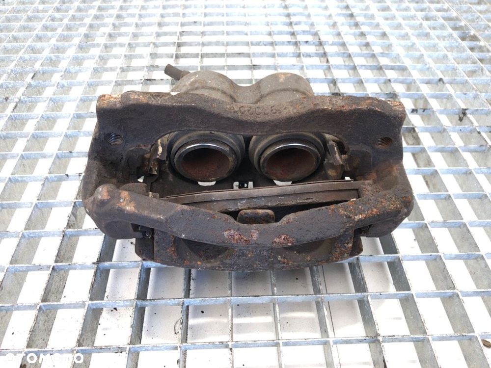 ZACISK PRAWY PRZÓD - 147.00 PLN - IVECO DAILY VI Platforma / podwozie 2014 - 2022 35S15, 35C15, - 4