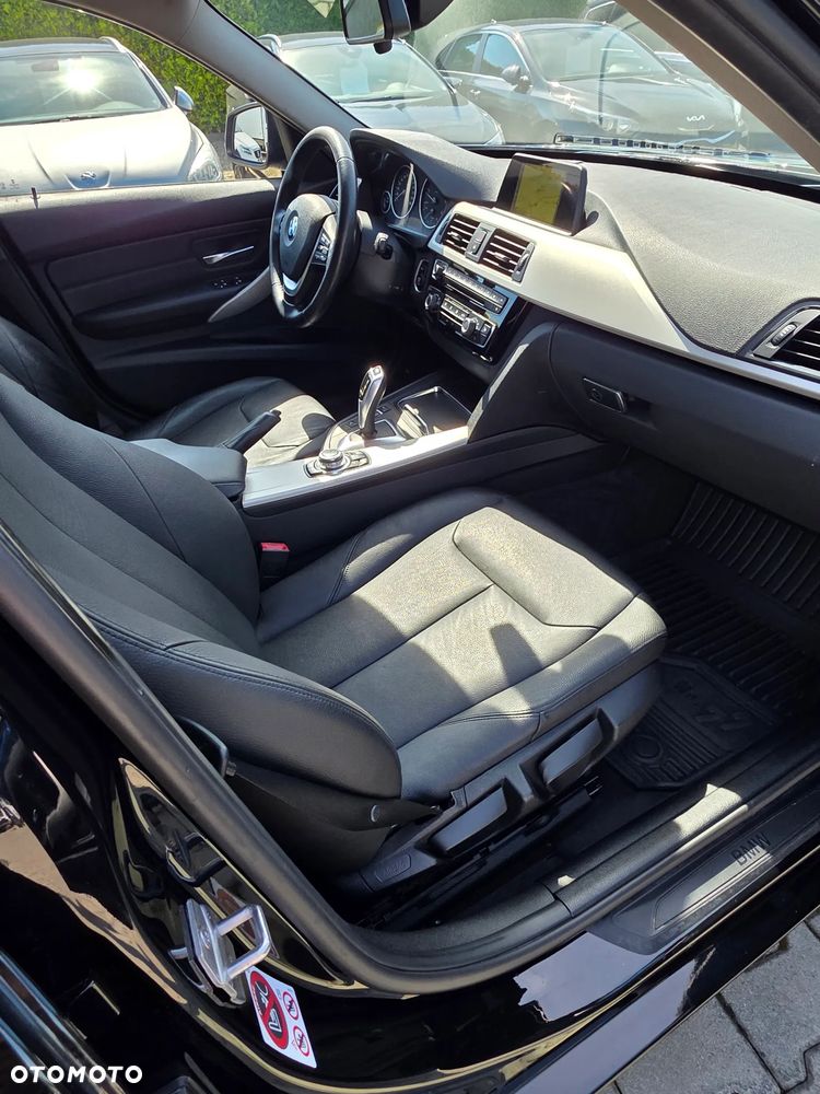 BMW Seria 3 320d xDrive - 13