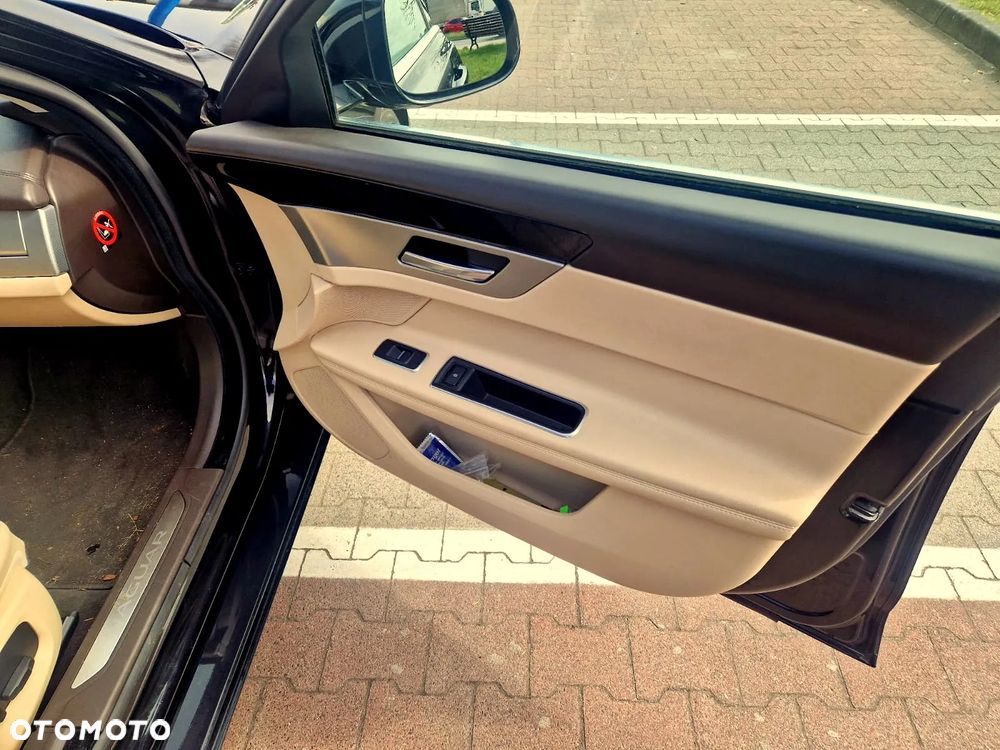 Jaguar XF 3.0 TDV6 Portfolio - 21