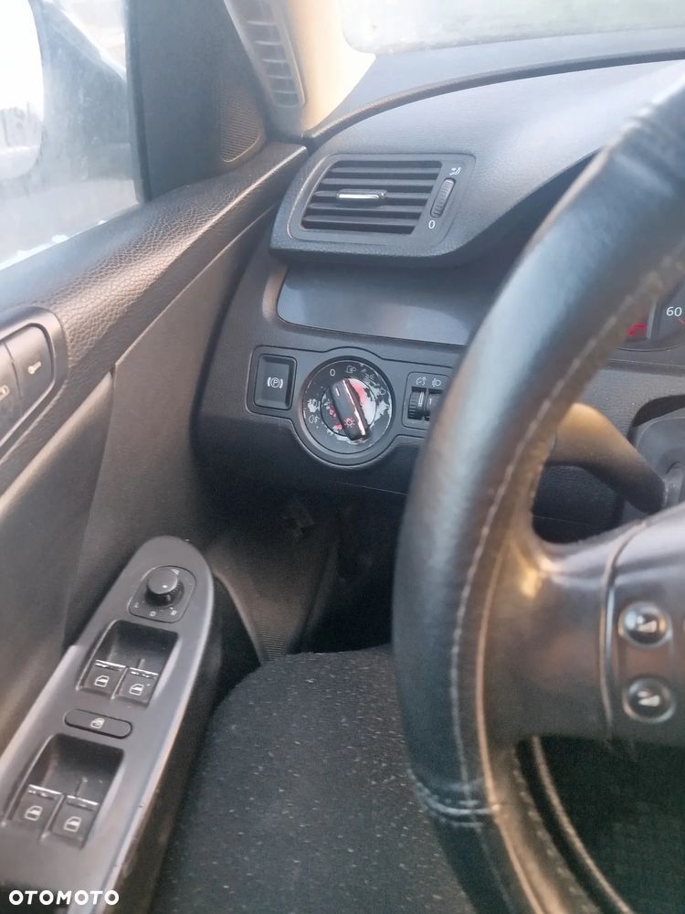 Volkswagen Passat 2.0 TDI DPF Trendline - 6