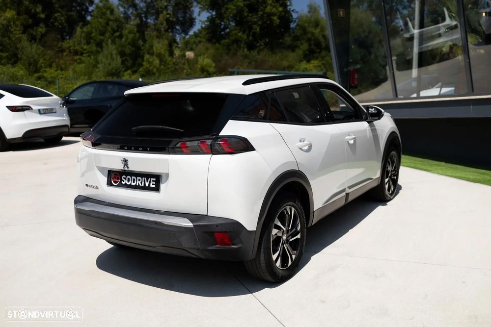 Peugeot e-2008 Allure - 6