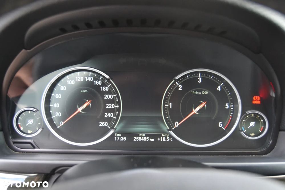 BMW Seria 5 530d xDrive - 16