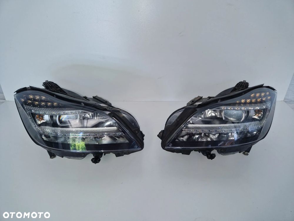 Mercedes CLS W218 c218 Lampa przednia Lewa ILS Kompletna europejska idealny stan A2188202759