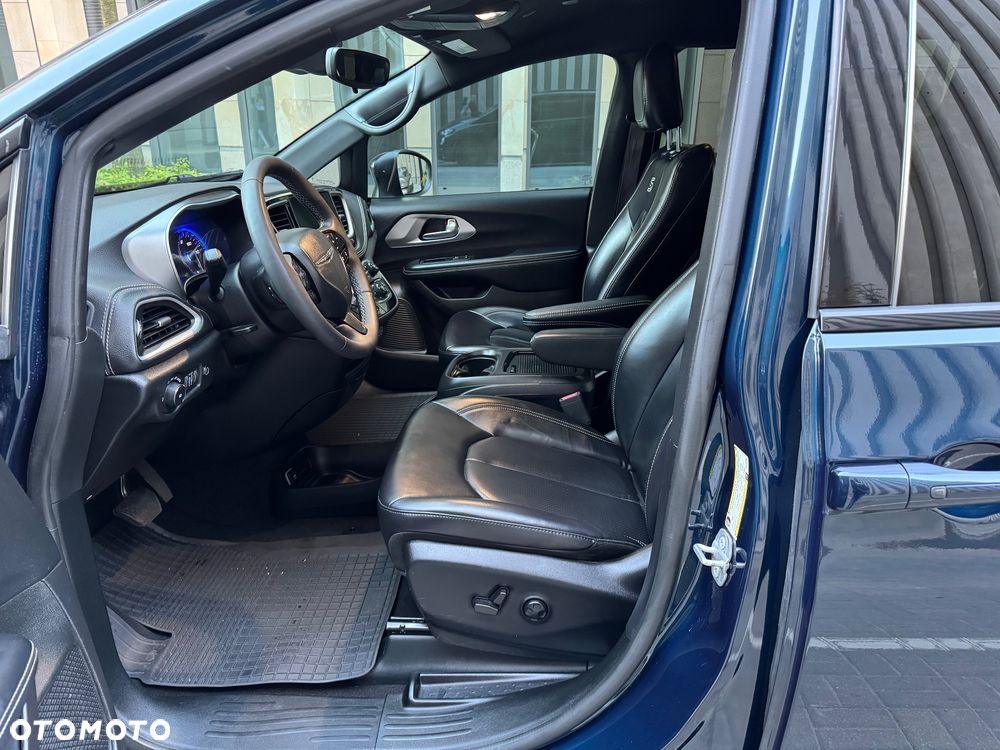 Chrysler Pacifica - 16