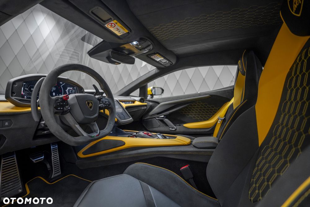 Lamborghini Revuelto - 14