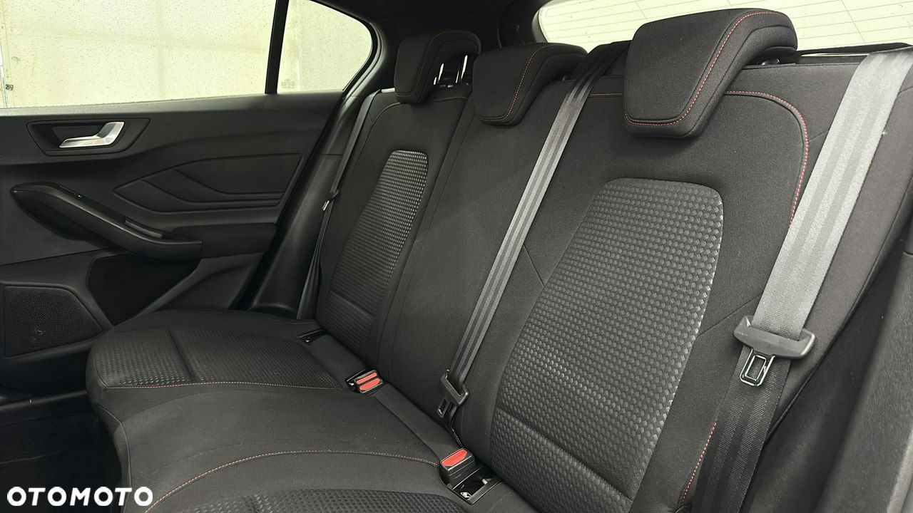 Ford Focus 1.5 EcoBoost ST-Line - 12