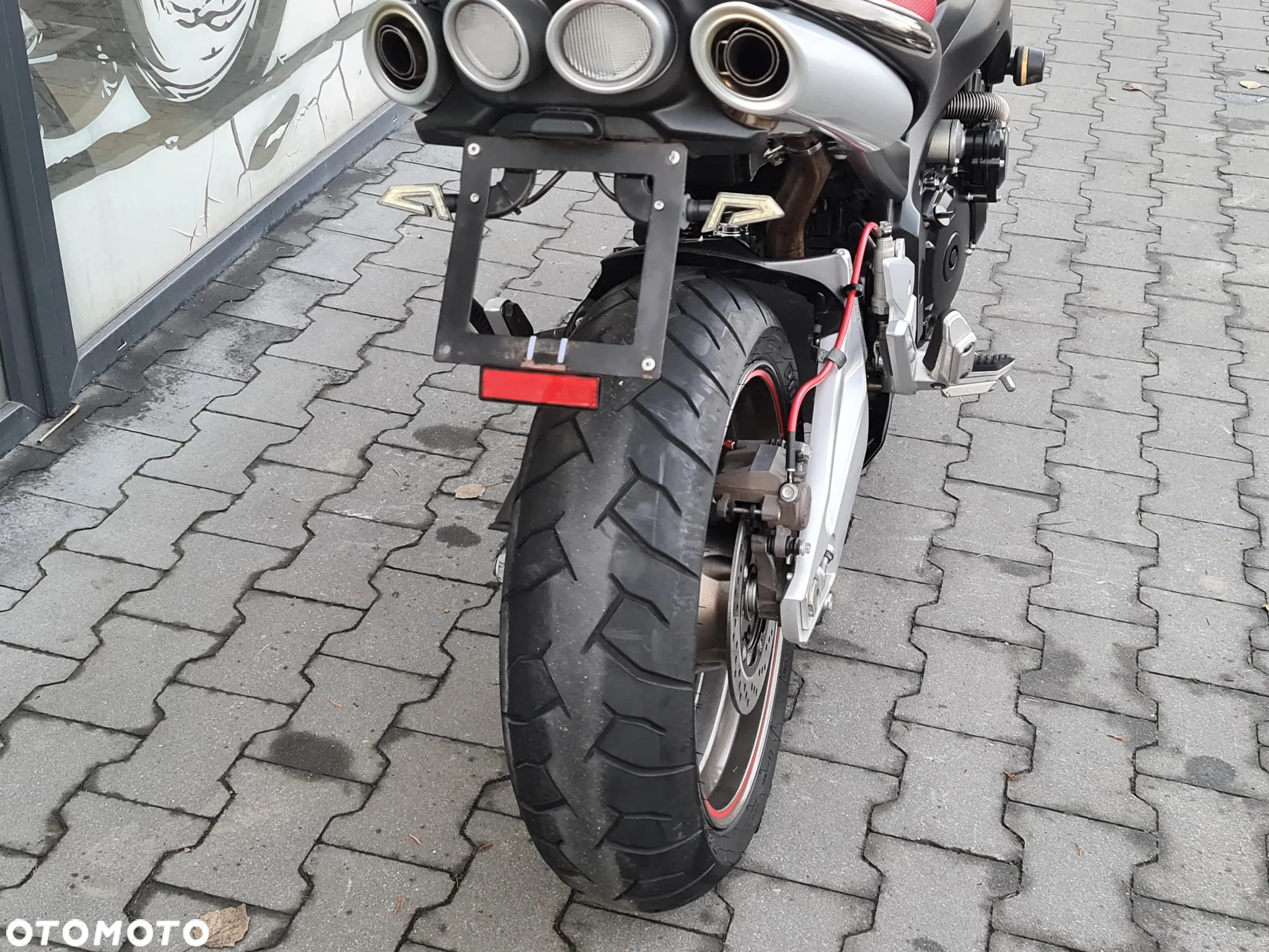 Suzuki GSR - 12