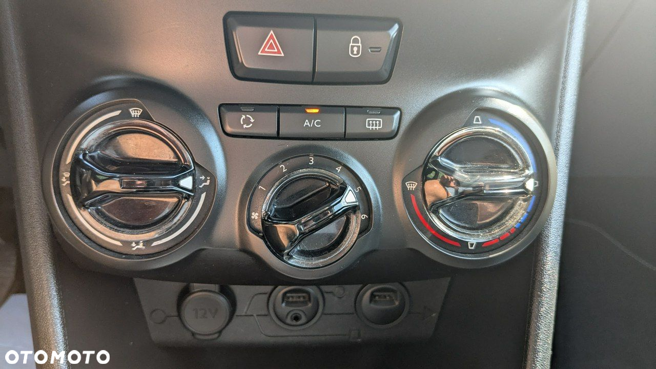 Peugeot 208 - 29