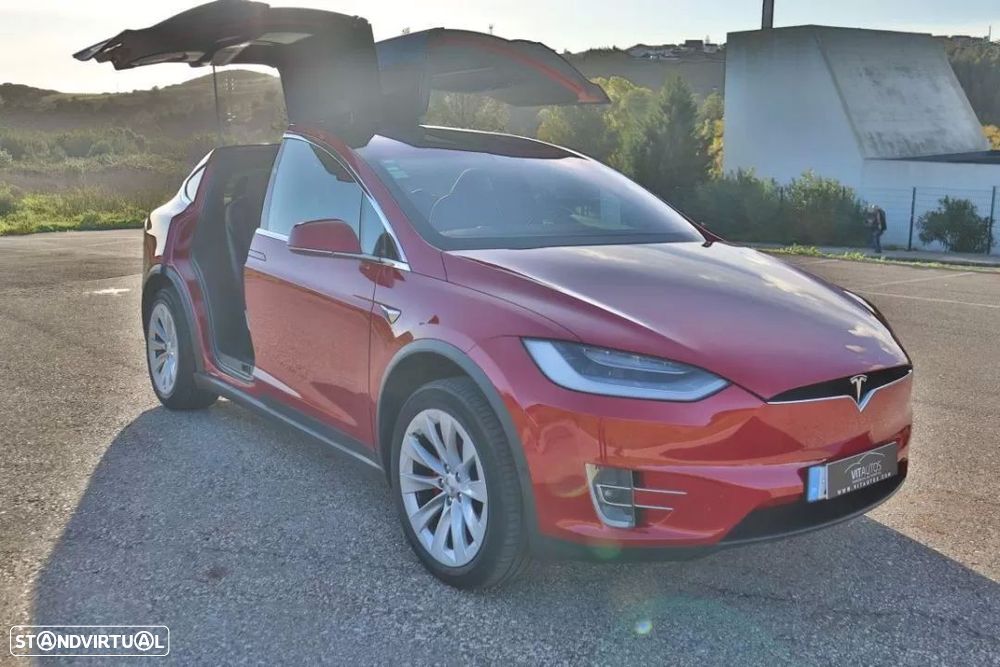 Tesla Model X - 23