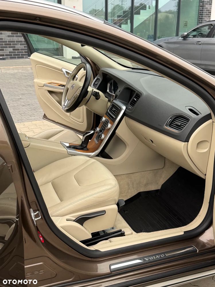 Volvo V60 Cross Country T5 AWD Summum - 13