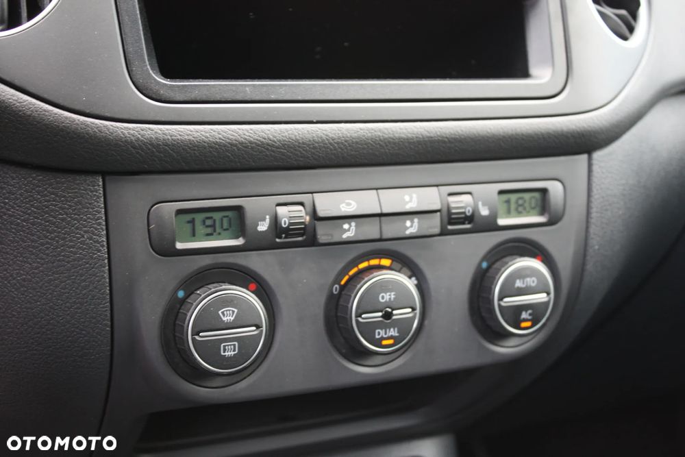 Volkswagen Golf Plus 1.9 TDI DPF DSG Comfortline - 25