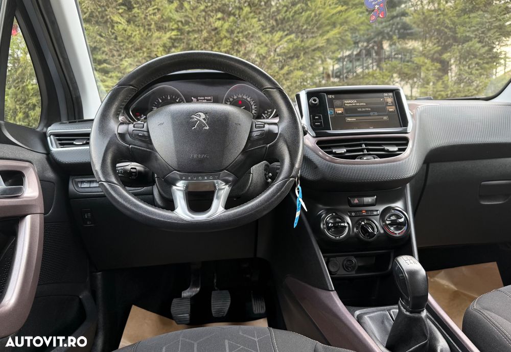 Peugeot 2008 e-HDi FAP 115 STOP & START Allure - 17