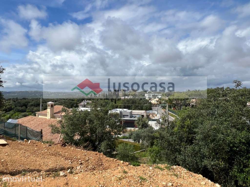 Casa Térrea, com 3 compartimentos e logradouro. - Grande imagem: 5/12
