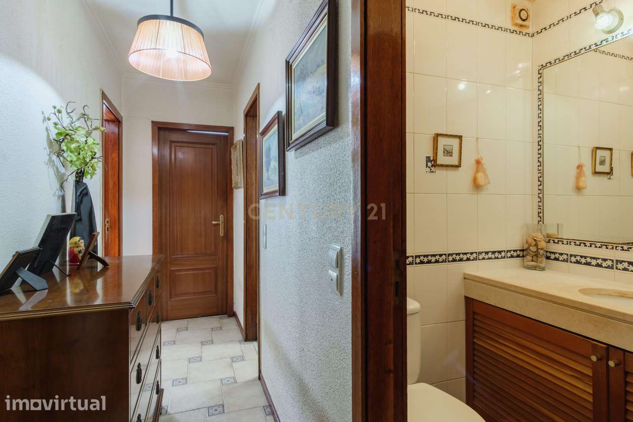 Apartamento T3 com elevador, estacionamento e arrecadação em Benfica - Grande imagem: 4/20