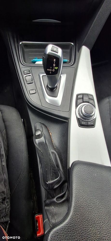 BMW Seria 3 320d DPF Touring - 14