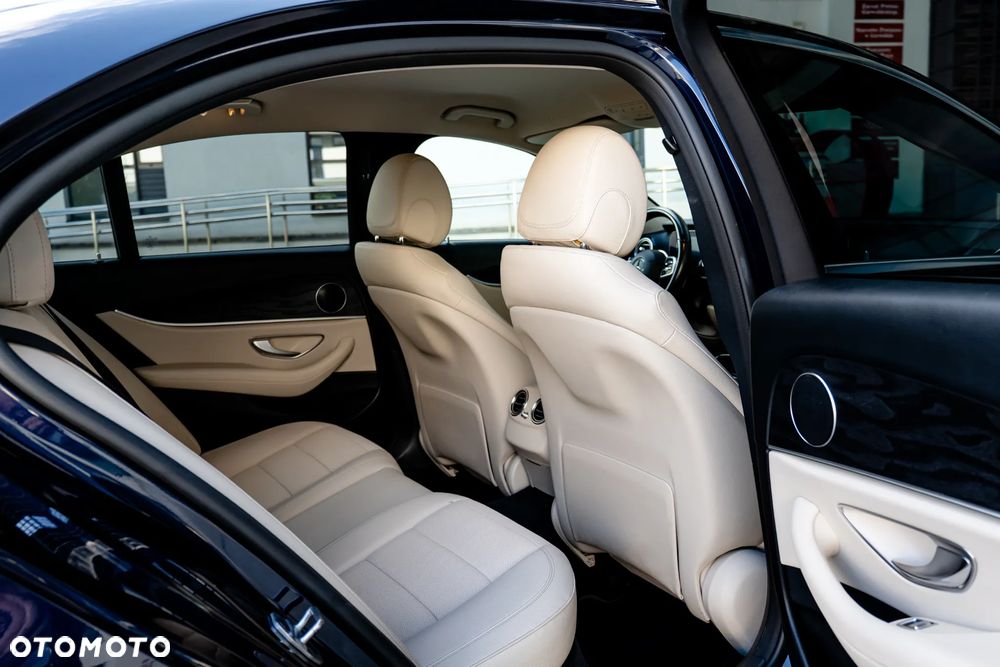 Mercedes-Benz Klasa E 220 d 9G-TRONIC - 29