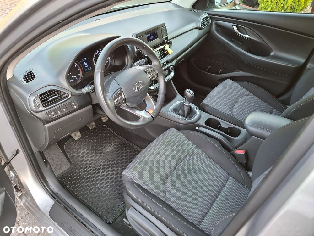 Hyundai i30 1.5 DPI Classic + - 23