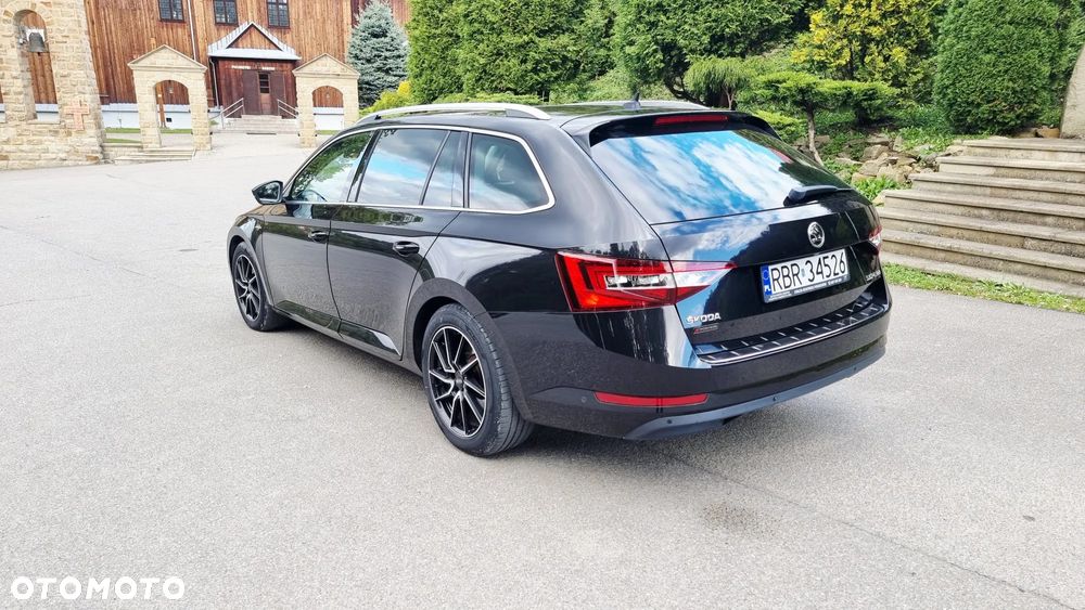 Skoda Superb Combi 2.0 TDI DSG Premium Edition - 22
