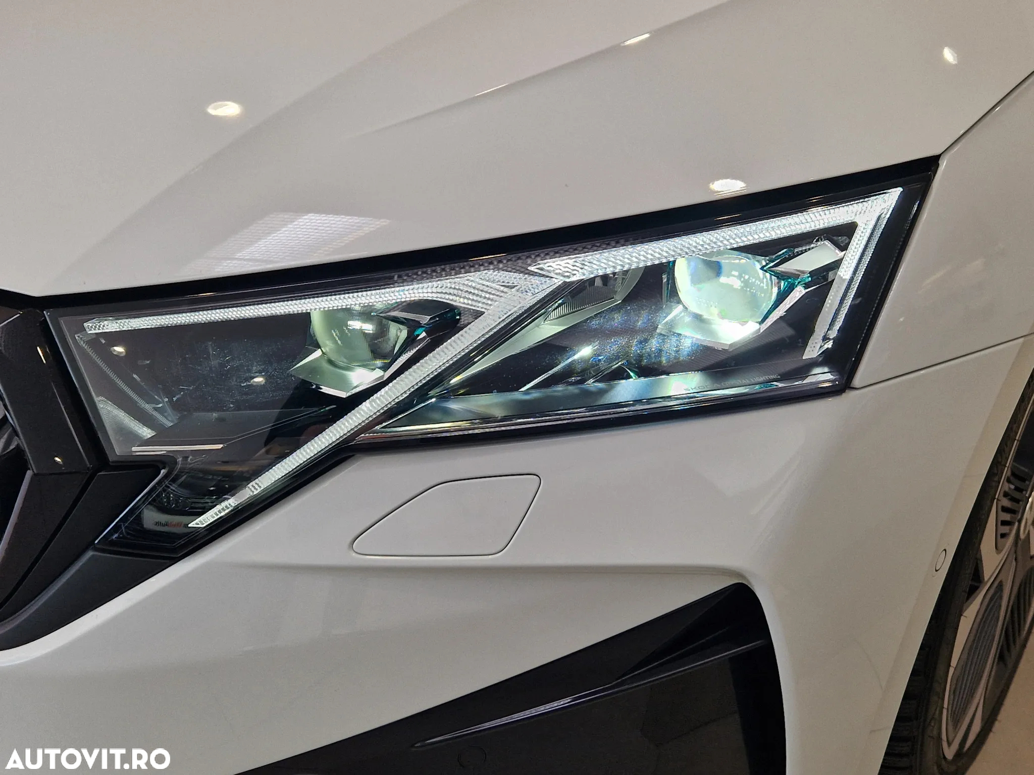 Skoda Octavia 2.0 TSI 265 CP DSG RS - 9
