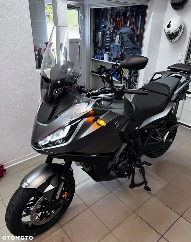 Honda NT - 12