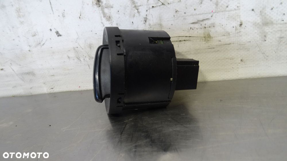 PRZEŁĄCZNIK ŚWIATEŁ VOLKSWAGEN TOURAN I 2.0 - 5