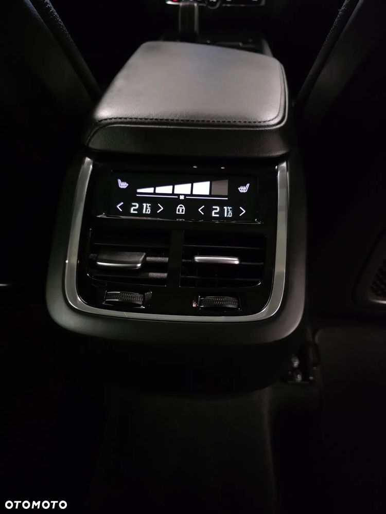 Volvo XC 60 B4 D Ultimate Dark - 21