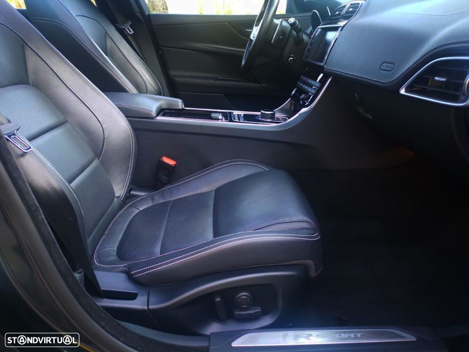 Jaguar XE 2.0 D R-Sport Aut. - 13