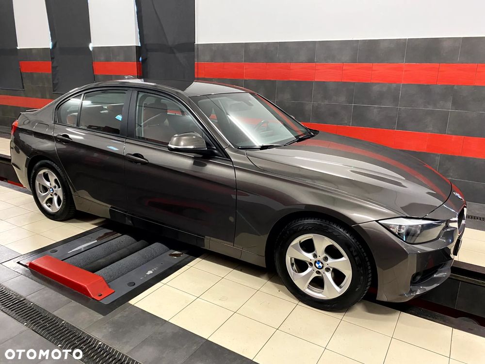 BMW Seria 3 316d Sport Line - 5