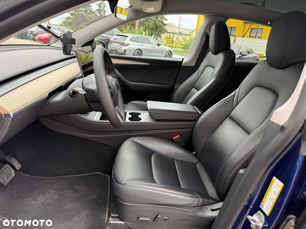 Tesla Model Y - 11